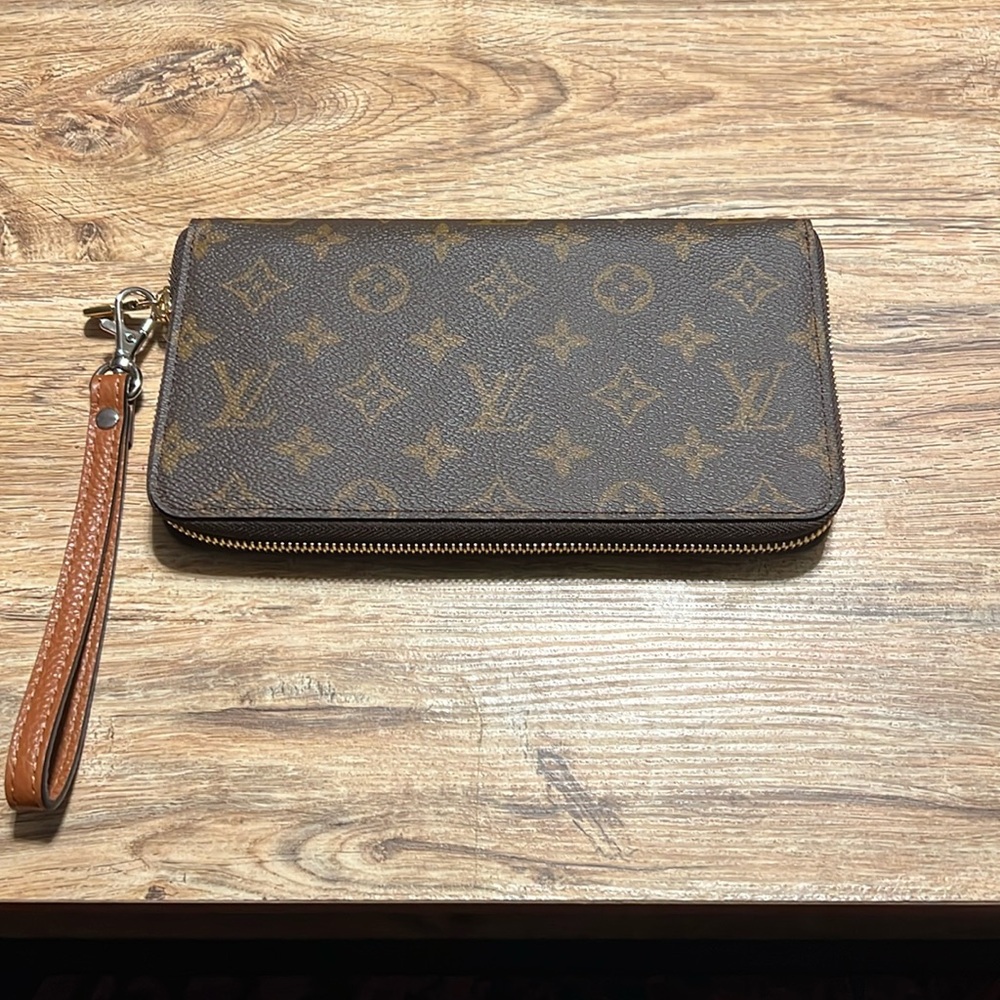 Louis Vuitton Zippy Organizer